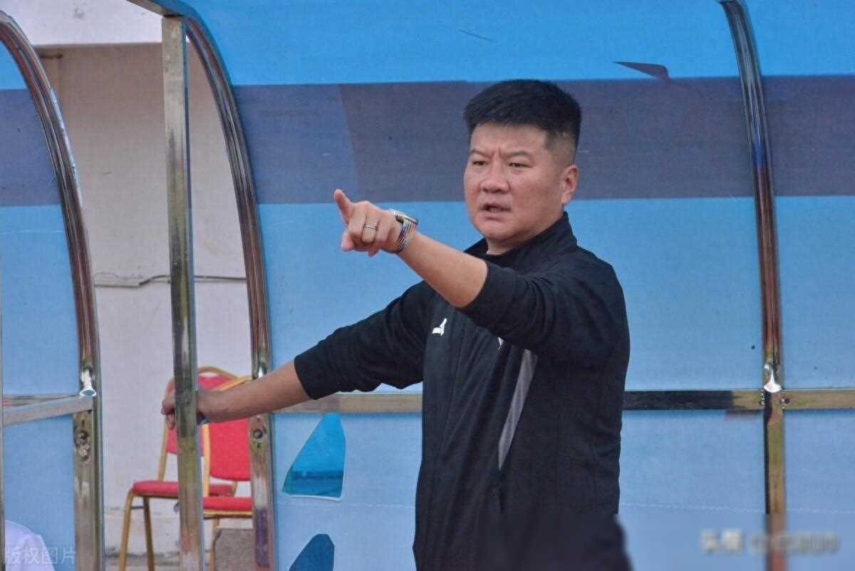 F1热身赛上演强强对话，皖南貔貅队大胜胶东灰熊队，战术调整见效；节奏掌控在手-爱游戏